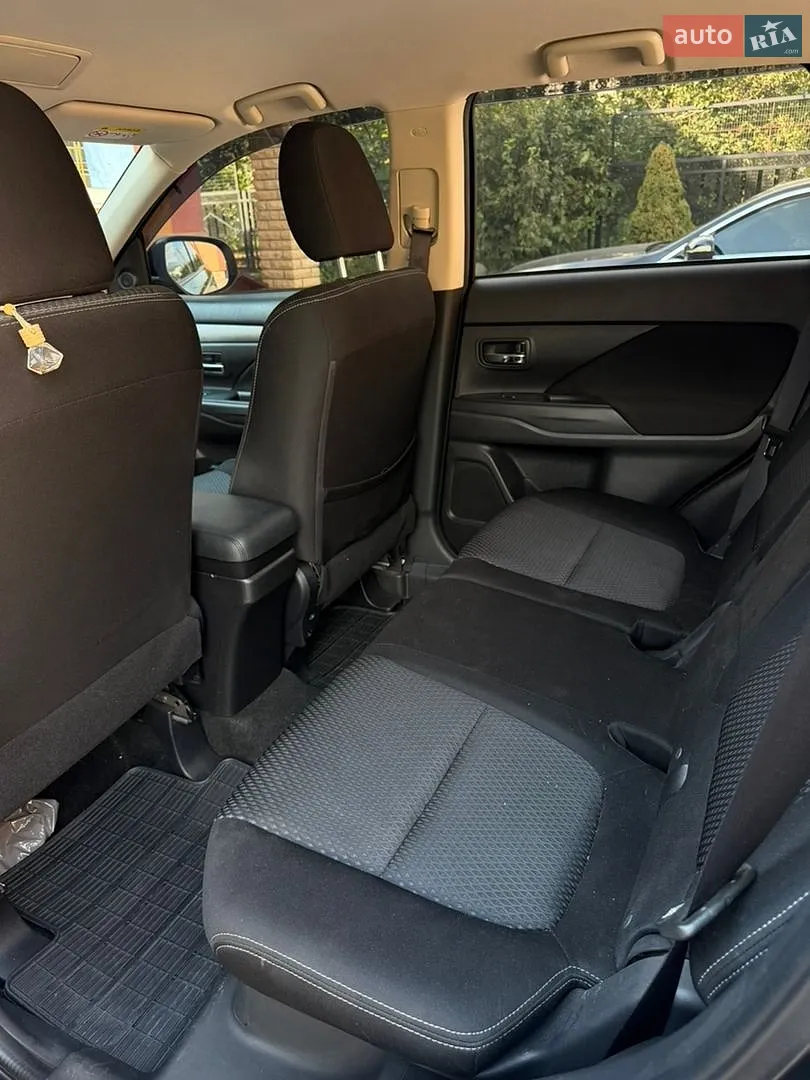 2017 Mitsubishi Outlander - мініатюра 10