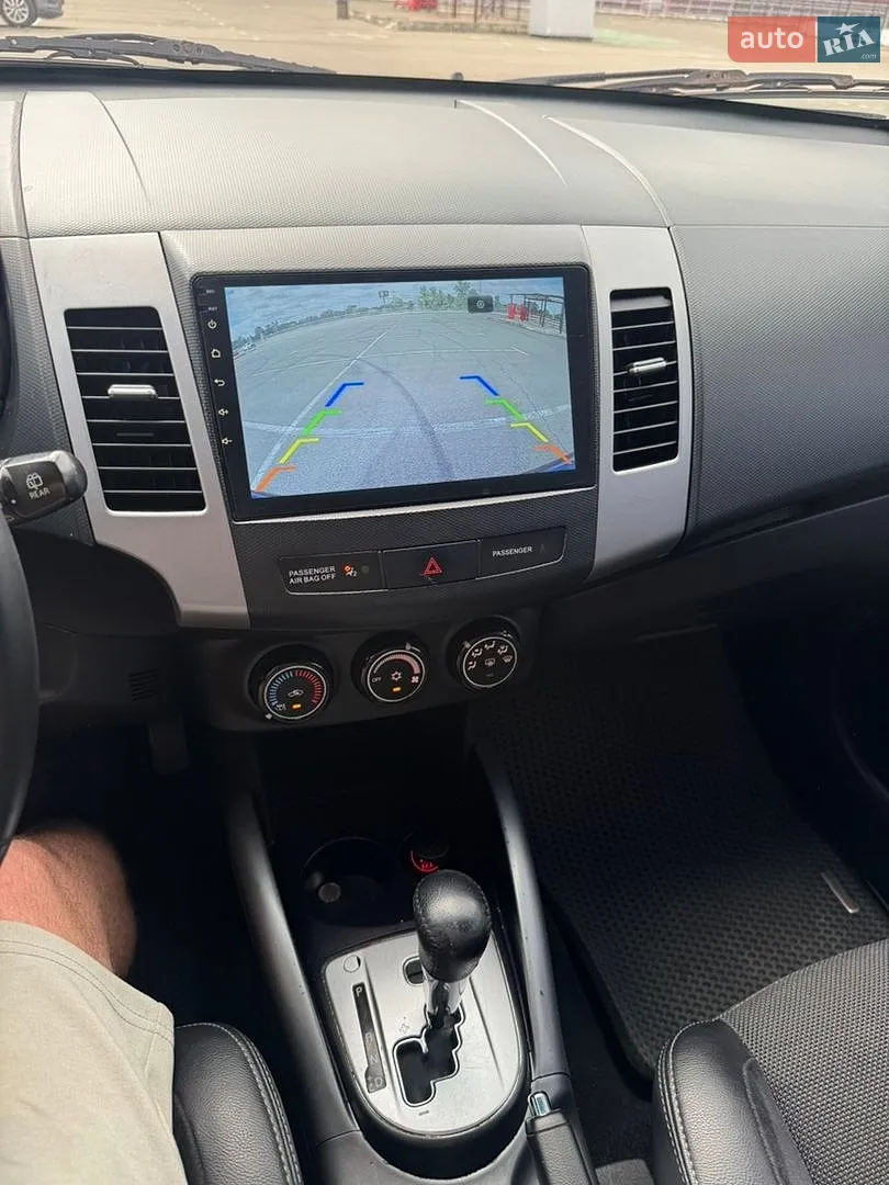 2010 Mitsubishi Outlander - мініатюра 12