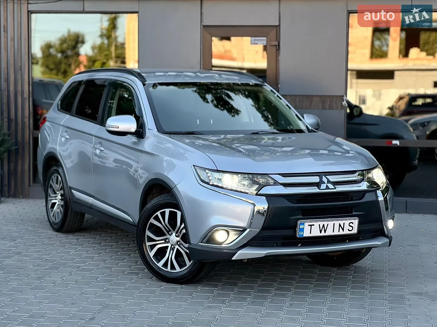 2016 Mitsubishi Outlander - мініатюра 3