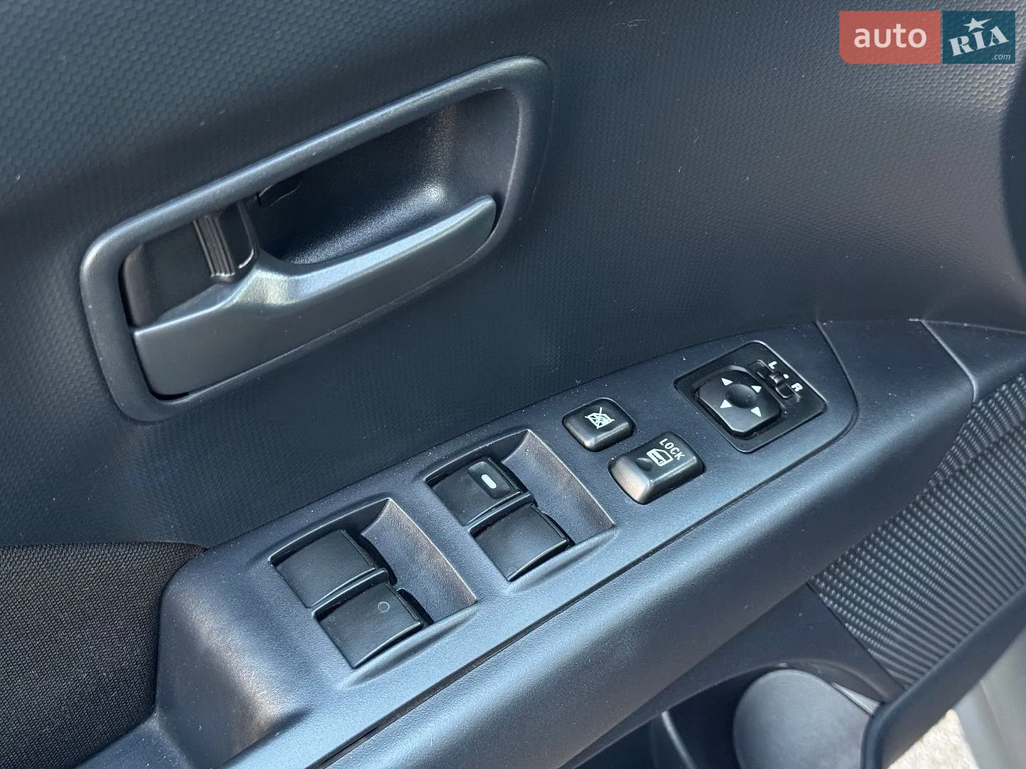 2011 Mitsubishi Outlander - мініатюра 10
