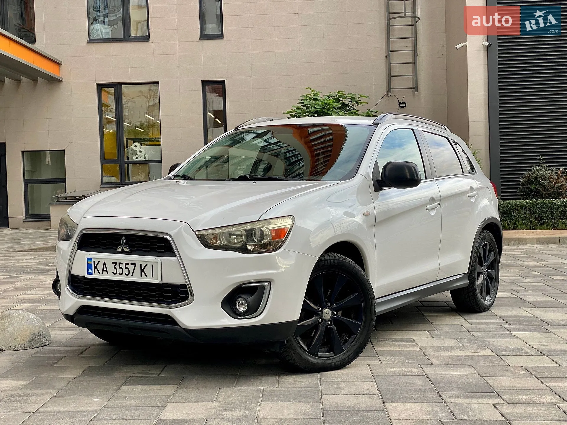 2013 Mitsubishi Outlander - фото 1