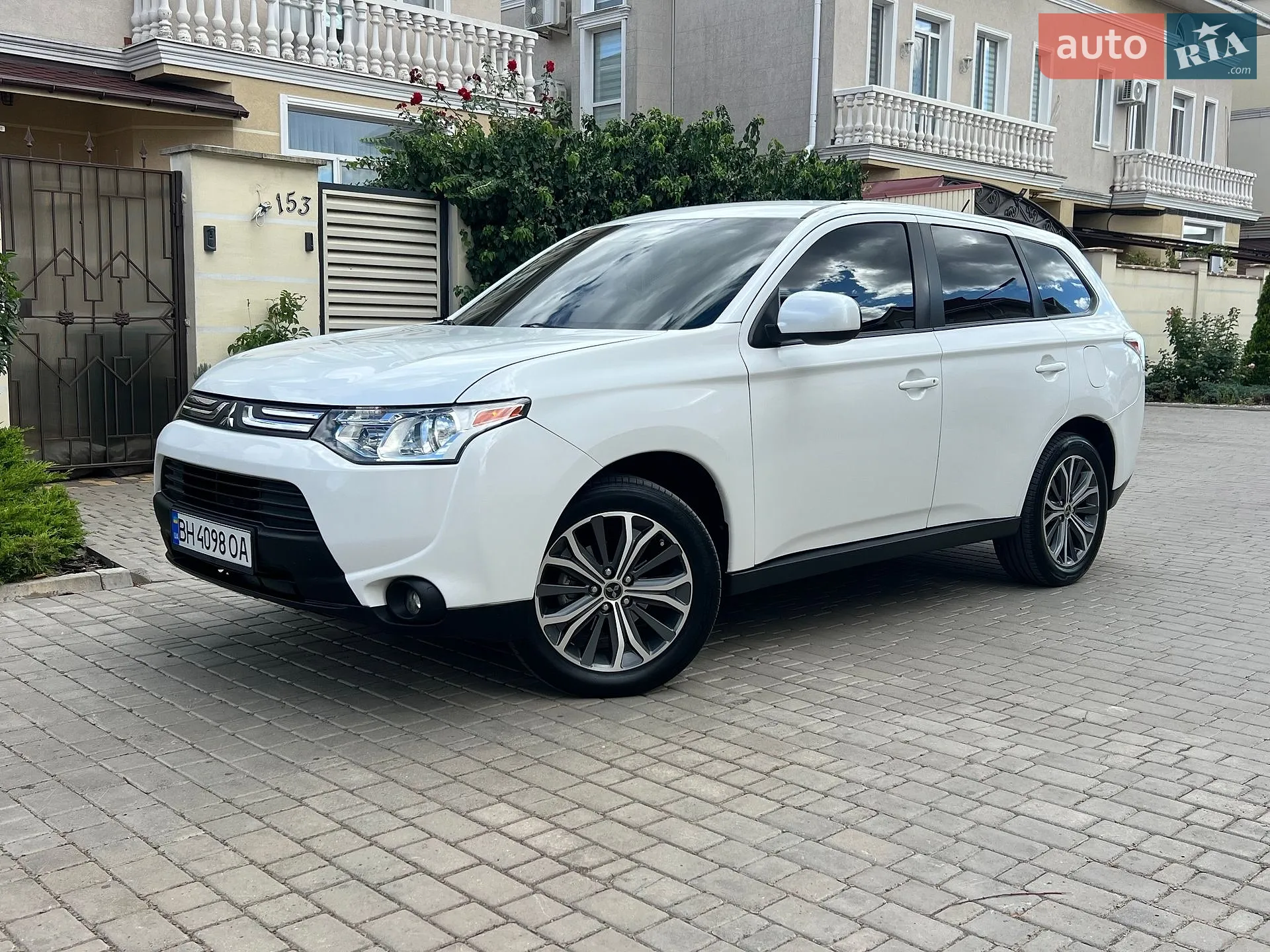 2013 Mitsubishi Outlander - фото 1
