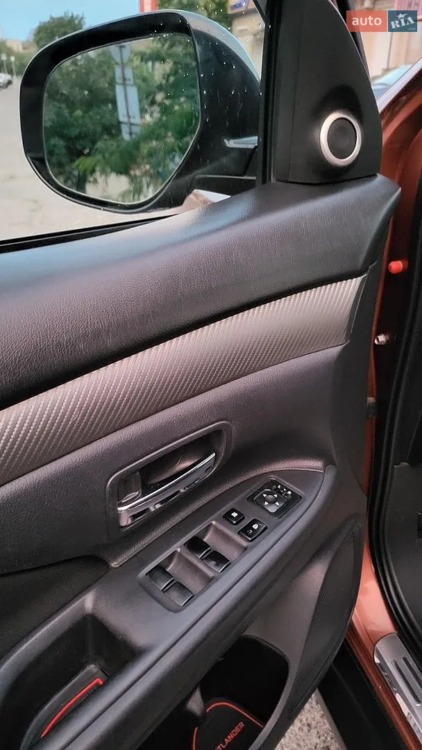 2013 Mitsubishi Outlander - мініатюра 20