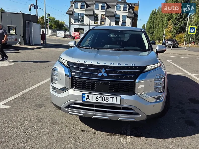 Mitsubishi Outlander 2023