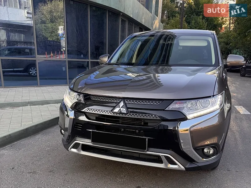 Mitsubishi Outlander 2021