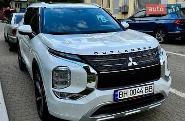Позашляховик / Кросовер Mitsubishi Outlander 2024 в Одесі
