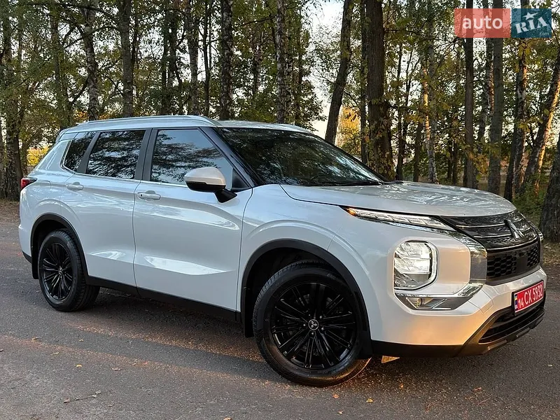 Mitsubishi Outlander 2023
