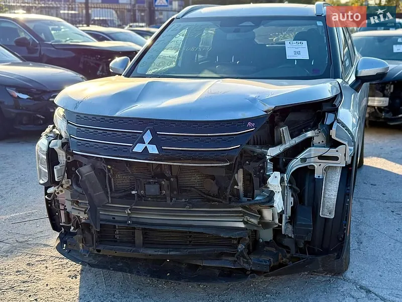 Mitsubishi Outlander 2023