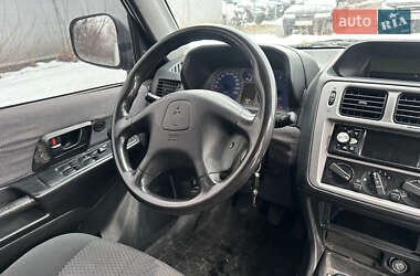 Внедорожник / Кроссовер Mitsubishi Pajero Pinin 2001 в 
