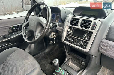 Внедорожник / Кроссовер Mitsubishi Pajero Pinin 2001 в 