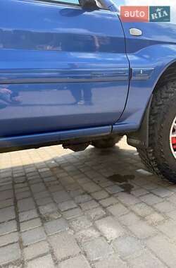 Внедорожник / Кроссовер Mitsubishi Pajero Pinin 2001 в 