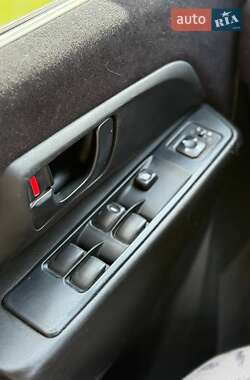 Внедорожник / Кроссовер Mitsubishi Pajero Pinin 2001 в 