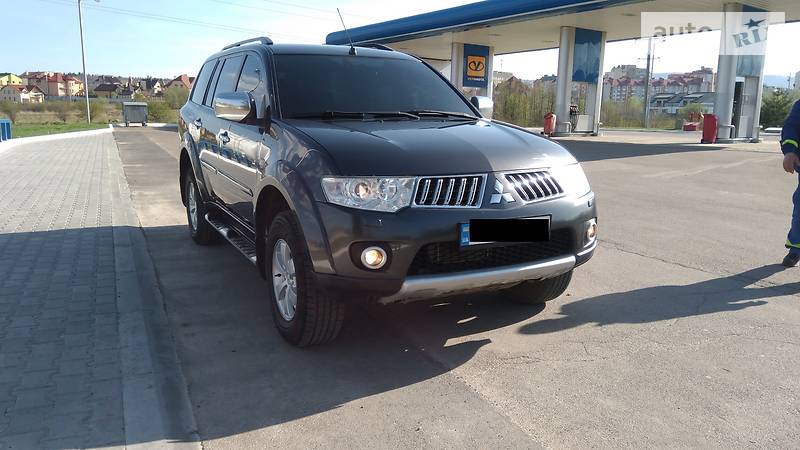 Mitsubishi Pajero Sport 2011 року