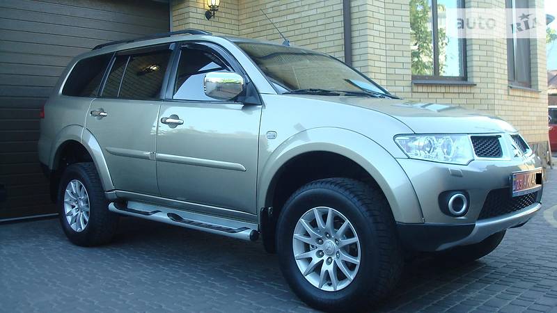 Внедорожник / Кроссовер Mitsubishi Pajero Sport 2011 в Чернигове