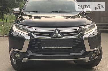 Внедорожник / Кроссовер Mitsubishi Pajero Sport 2018 в Киеве