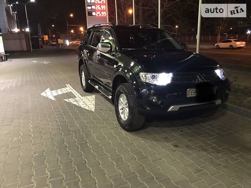 Позашляховик / Кросовер Mitsubishi Pajero Sport 2013 в Одесі