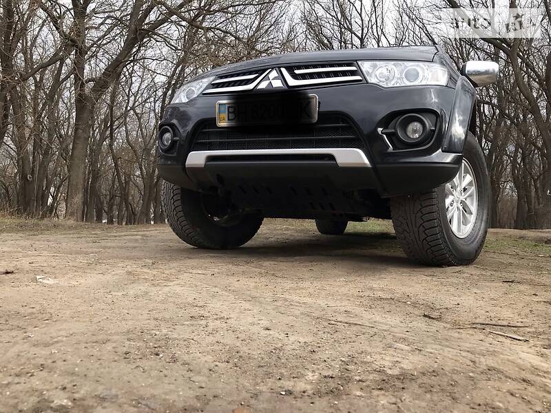 Позашляховик / Кросовер Mitsubishi Pajero Sport 2013 в Одесі