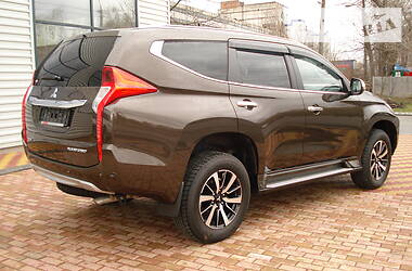 Позашляховик / Кросовер Mitsubishi Pajero Sport 2018 в 