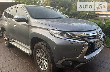 Позашляховик / Кросовер Mitsubishi Pajero Sport 2016 в Ужгороді