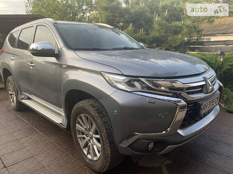 Позашляховик / Кросовер Mitsubishi Pajero Sport 2016 в Ужгороді