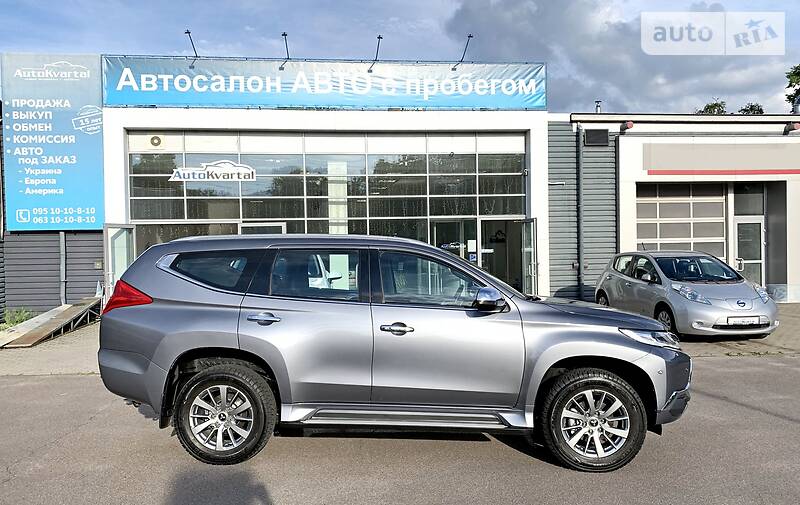 Позашляховик / Кросовер Mitsubishi Pajero Sport 2017 в Чернігові