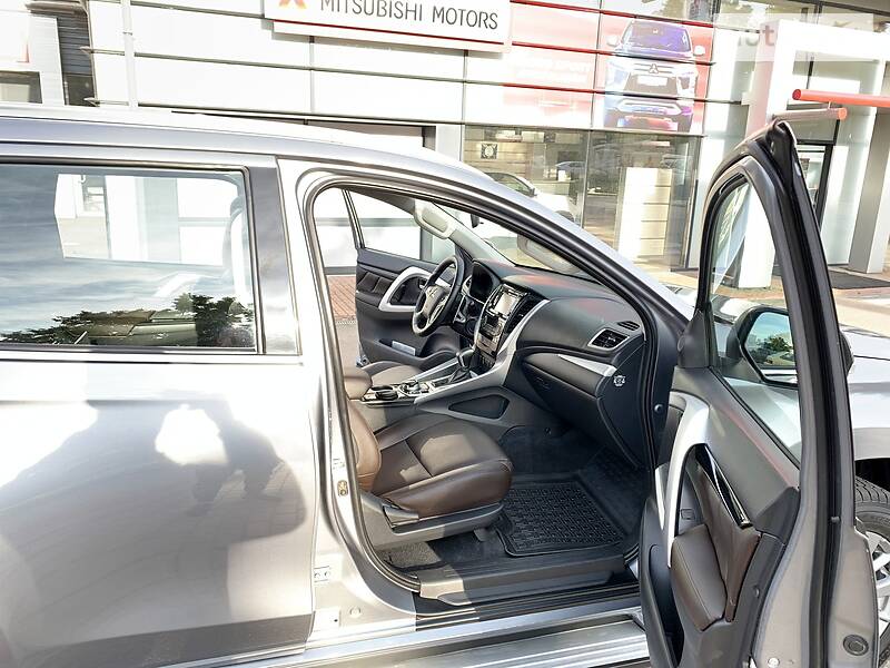 Позашляховик / Кросовер Mitsubishi Pajero Sport 2017 в Чернігові