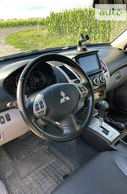 Позашляховик / Кросовер Mitsubishi Pajero Sport 2012 в Черкасах