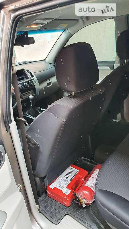 Внедорожник / Кроссовер Mitsubishi Pajero Sport 2011 в Черкассах