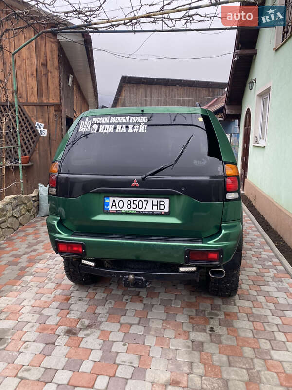 Хэтчбек Mitsubishi Pajero Sport 2000 в Тячеве