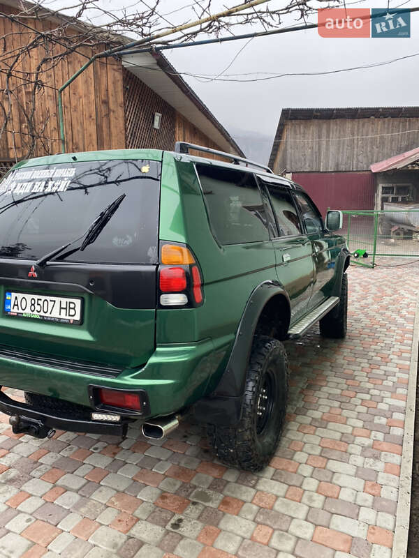 Хэтчбек Mitsubishi Pajero Sport 2000 в Тячеве