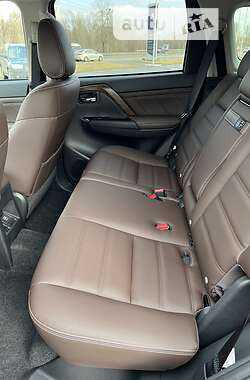 Внедорожник / Кроссовер Mitsubishi Pajero Sport 2021 в 
