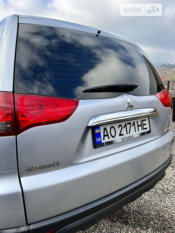 Позашляховик / Кросовер Mitsubishi Pajero Sport 2014 в Міжгір'ї
