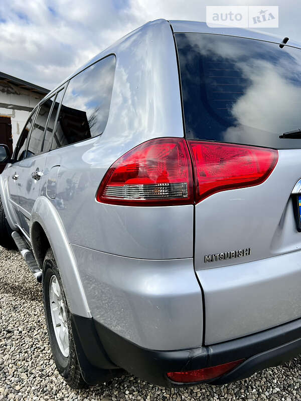 Позашляховик / Кросовер Mitsubishi Pajero Sport 2014 в Міжгір'ї