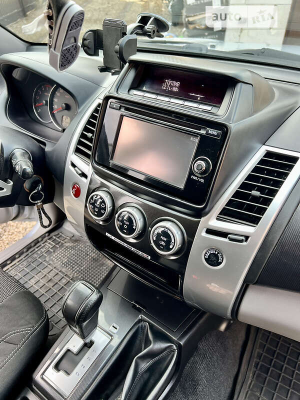 Позашляховик / Кросовер Mitsubishi Pajero Sport 2014 в Міжгір'ї