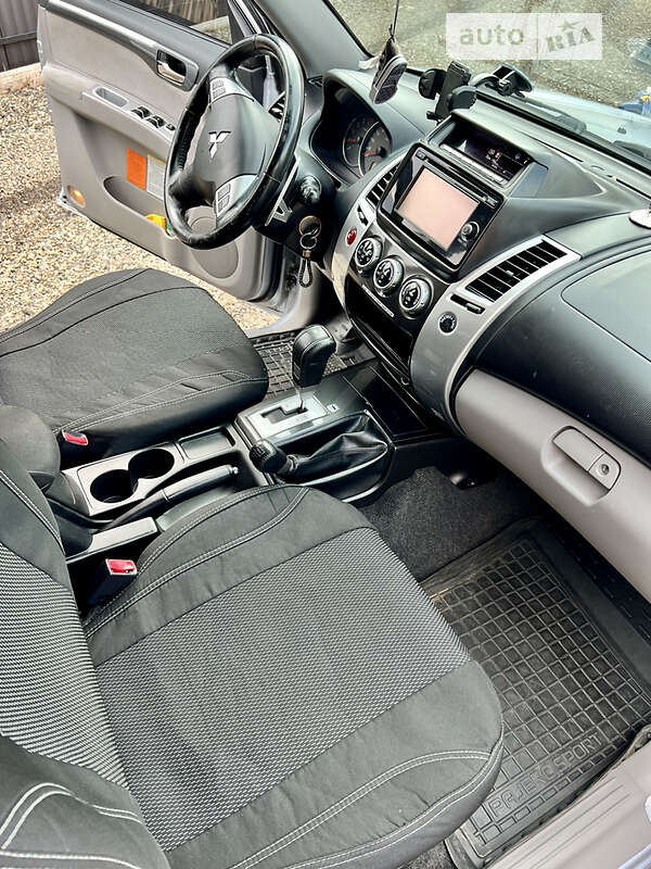 Позашляховик / Кросовер Mitsubishi Pajero Sport 2014 в Міжгір'ї