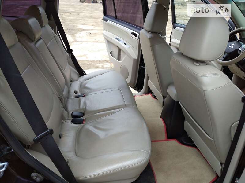 Внедорожник / Кроссовер Mitsubishi Pajero Sport 2010 в Новоднестровске