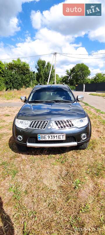 Внедорожник / Кроссовер Mitsubishi Pajero Sport 2011 в 