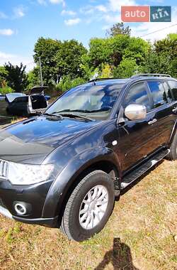 Внедорожник / Кроссовер Mitsubishi Pajero Sport 2011 в 