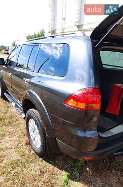 Внедорожник / Кроссовер Mitsubishi Pajero Sport 2011 в 