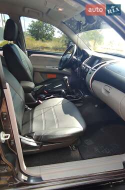 Внедорожник / Кроссовер Mitsubishi Pajero Sport 2011 в 