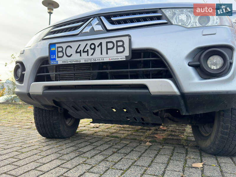 Позашляховик / Кросовер Mitsubishi Pajero Sport 2014 в Турці