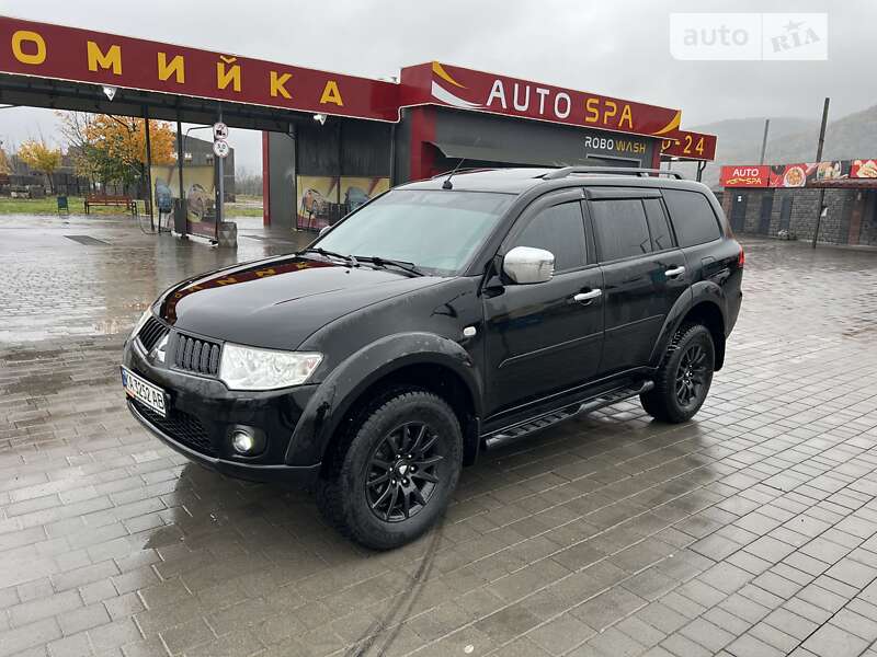 Mitsubishi Pajero/Montero Sport (KH) 2008-2015 - Кузов внутри