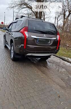 Позашляховик / Кросовер Mitsubishi Pajero Sport 2019 в Чорткові