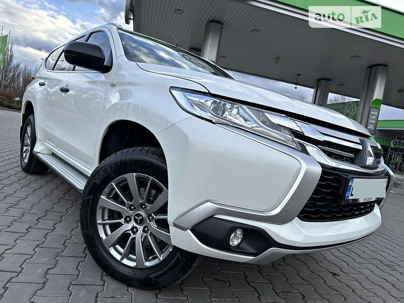 Каталог Mitsubishi Pajero Sport в России. Купить в кредит