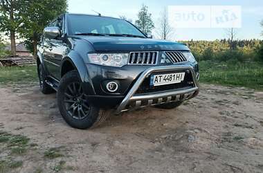 Внедорожник / Кроссовер Mitsubishi Pajero Sport 2012 в Богородчанах