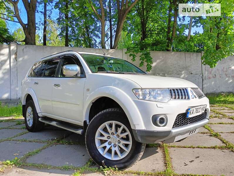 Внедорожник / Кроссовер Mitsubishi Pajero Sport 2011 в Киеве