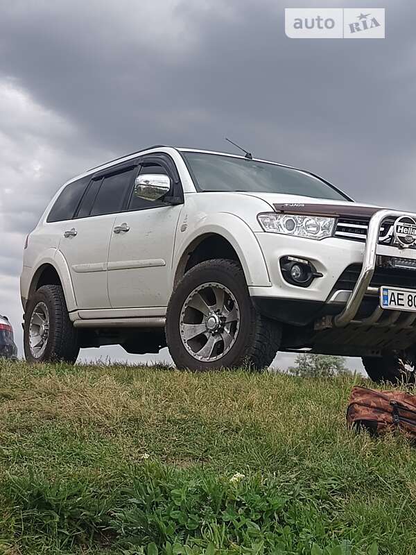 Внедорожник / Кроссовер Mitsubishi Pajero Sport 2013 в Кривом Роге