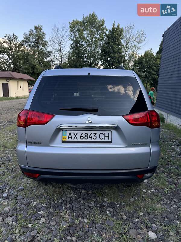 Внедорожник / Кроссовер Mitsubishi Pajero Sport 2010 в Покотиловке