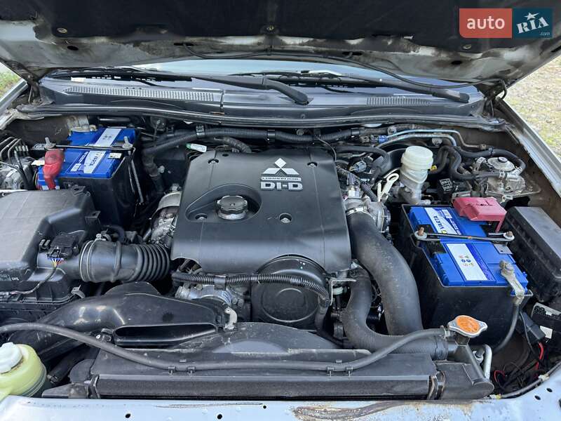 Внедорожник / Кроссовер Mitsubishi Pajero Sport 2010 в Покотиловке