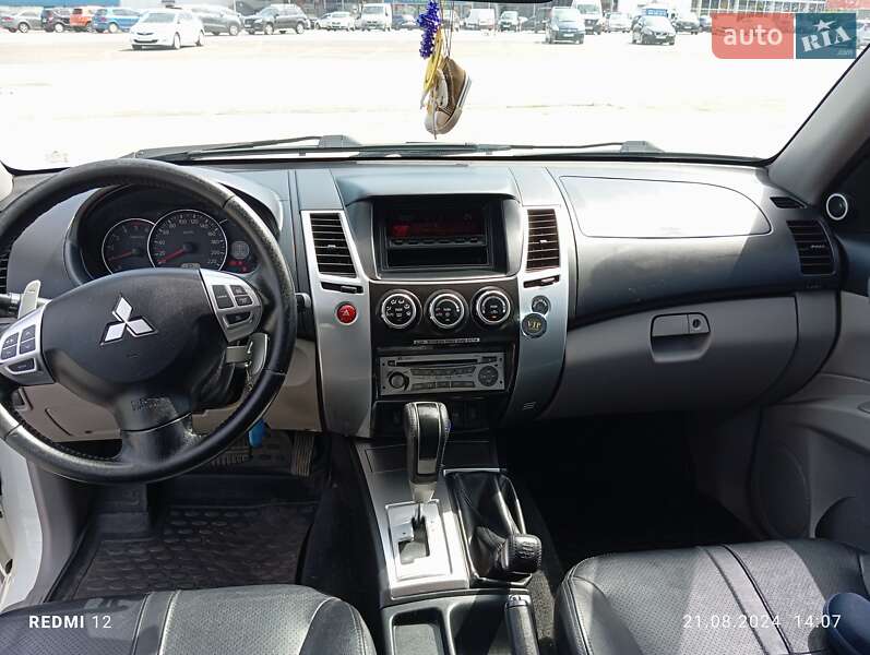 Внедорожник / Кроссовер Mitsubishi Pajero Sport 2012 в Ужгороде